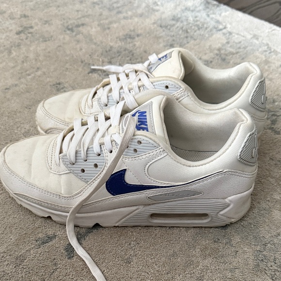 Nike Air Max White and Blue Sneakers - Picture 2 of 6